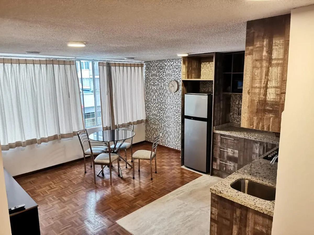 Suite Estudio Quito 0*,